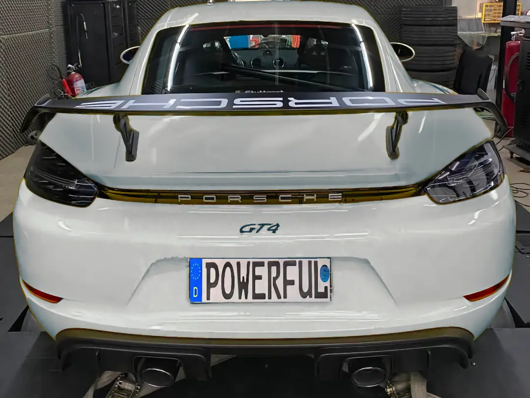 Porsche Cayman GT4 Powerlful